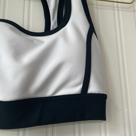Abercrombie YPB Black and White Sports Bra - Picture 2 of 4
